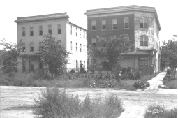 Navajo Hotel. W 8th and Navajo. Courtesy DPL Western History Collection X-25241